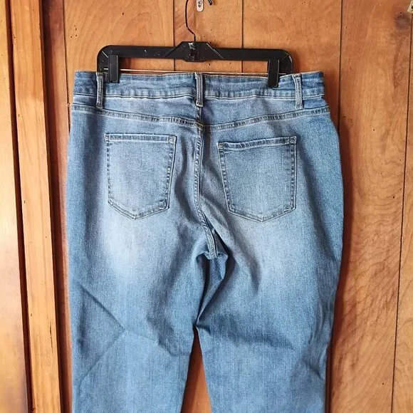 Time & Tru Plus Size Women's Blue Jeans Size 18 - Picture 5 of 6
